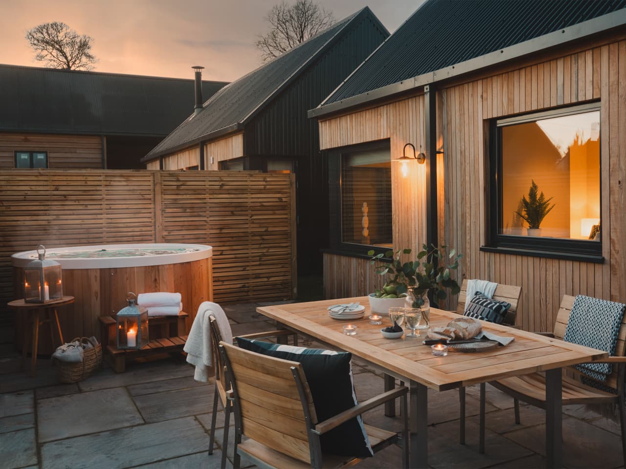 The hot tub at Eve barn, Longstones Avebury