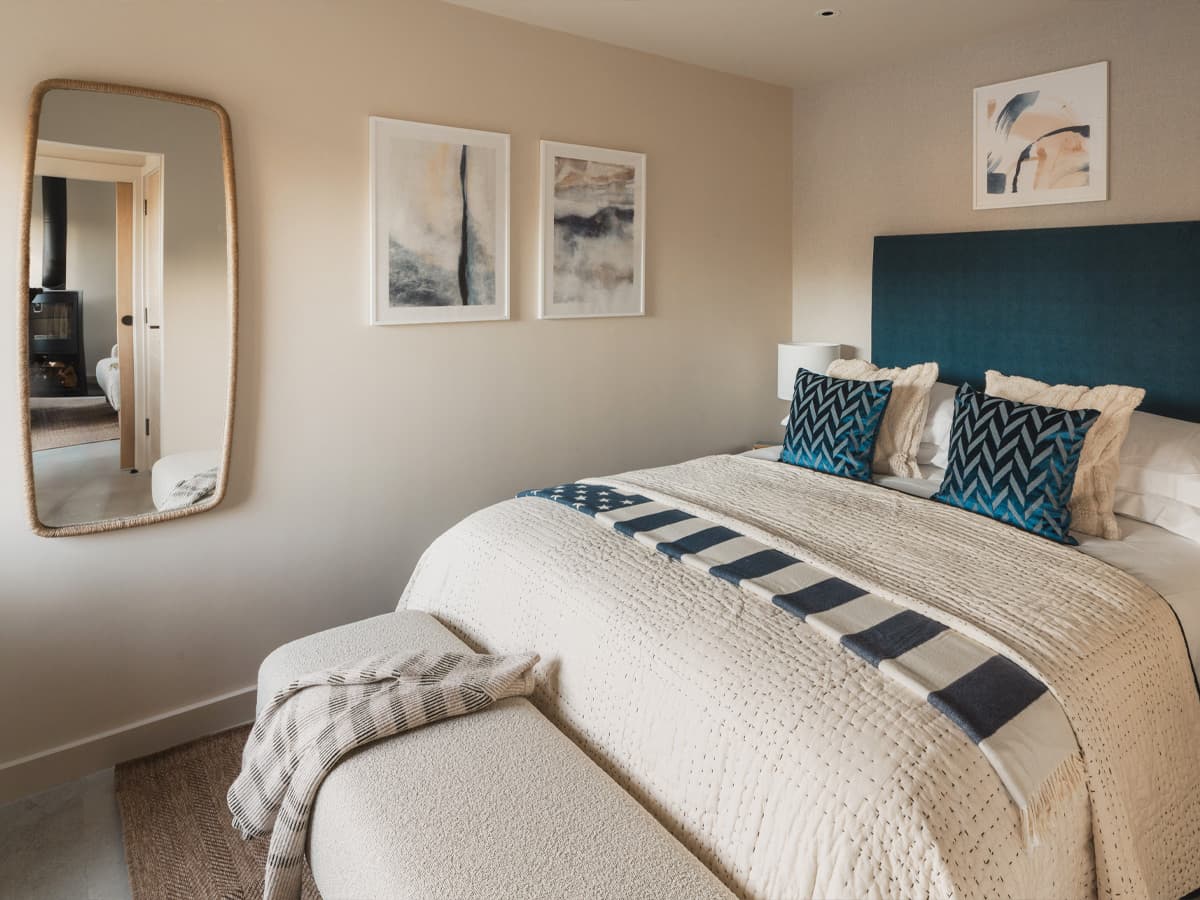 Bedroom in eve barn, Longstones Avebury