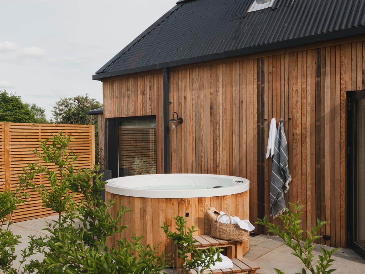 Hot tub at Windmill Hill barn